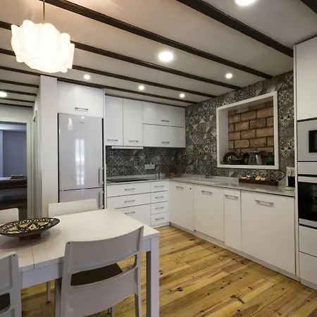 卡萨图里加129公寓 *